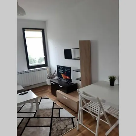 Apartment Brand New Compact 1 Bedroom *
